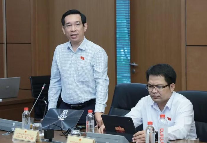  ĐB Nguyễn Văn Cảnh đề nghị bổ sung khái niệm “thoát nạn” vào dự thảo, làm cơ sở để Chính phủ và các bộ, ngành xây dựng quy định, hướng dẫn cụ thể về kỹ năng tự thoát nạn. Ảnh: Đoàn ĐBQH tỉnh Gia Lai 