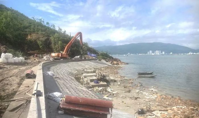 Kè biển Hải Minh, tổ dân phố 1 (phường Quy Nhơn) dự kiến hoàn thành vào tháng 2-2027. Ảnh: T.L