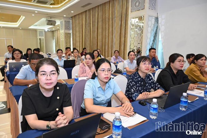 Các đại biểu tham dự hội nghị.