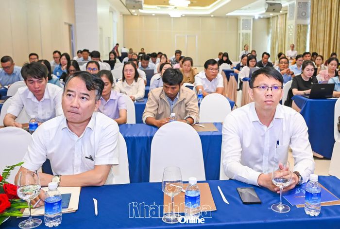 Đồng chí Nguyễn Thanh Hà và các đại biểu tham dự hội nghị.