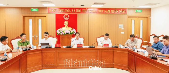 Quang cảnh cuộc họp.
