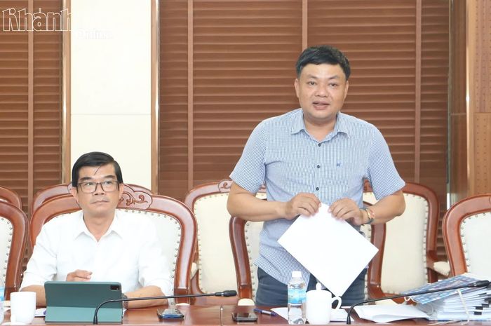 Ông Lê Văn Hoan - Phó Chủ tịch Ủy ban MTTQ Việt Nam tỉnh phát biểu tại cuộc họp. 