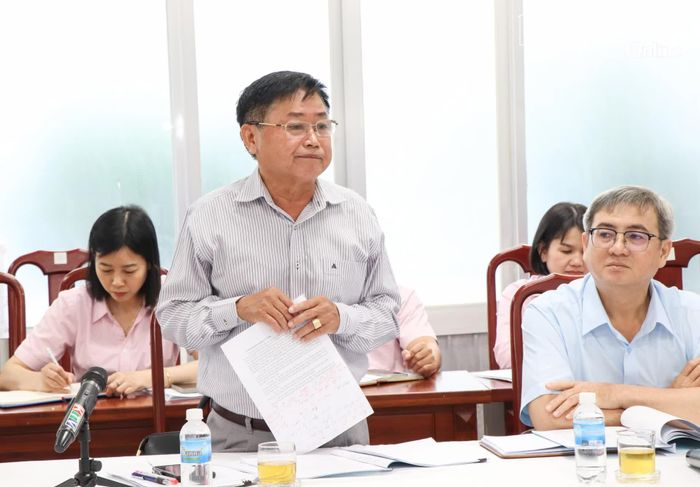 Đại diện Hội Cựu chiến binh tỉnh phát biểu tại phiên họp.