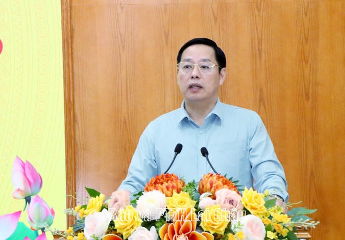 Đồng chí Hà Quang Trung - Phó Bí thư Tỉnh ủy, Chủ tịch UBND tỉnh phát biểu giao nhiệm vụ.
