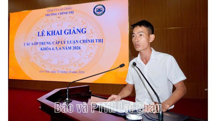 Đại diện học viên lớp Trung cấp lý luận chính trị khóa 6 phát biểu tại lễ khai giảng.