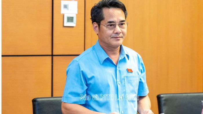 Đại biểu Triệu Kim Thắng phát biểu thảo luận.