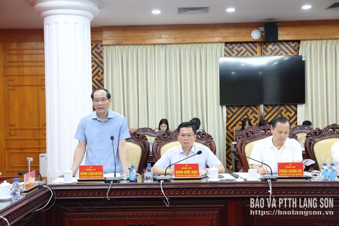 Đồng chí Dương Xuân Huyên, Ủy viên Ban Thường vụ Tỉnh ủy, Phó Chủ tịch Thường trực HĐND tỉnh phát biểu tại hội nghị