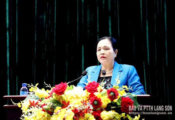 Đồng chí Giáp Thị Bắc, Ủy viên Ban Thường vụ Tỉnh ủy, Trưởng Ban Tổ chức Tỉnh ủy quán triệt các kế hoạch của Ban Thường vụ Tỉnh ủy về thực hiện các nghị quyết Hội nghị lần thứ tư Ban Chấp hành Trung ương Đảng khóa XIV