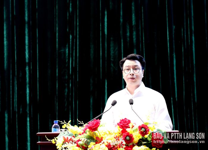 Đồng chí Trần Quân, Ủy viên dự khuyết Trung ương Đảng, Phó Bí thư Thường trực Tỉnh ủy phát biểu tại hội nghị