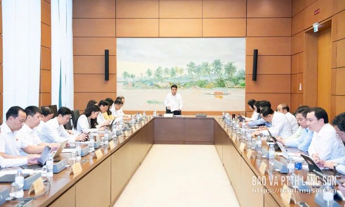 Toàn cảnh phiên thảo luận tại tổ 3