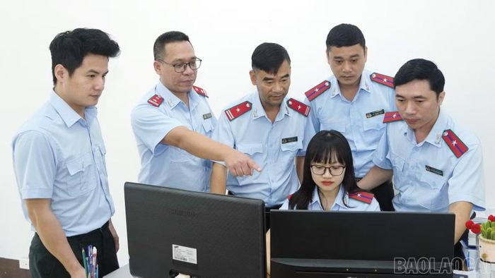 Trước mỗi cuộc thanh tra, thanh tra viên trao đổi thông tin, tài liệu các dự án.
