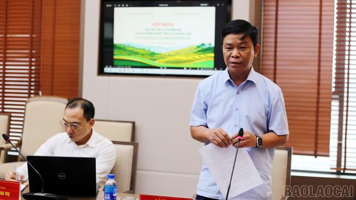 Lãnh đạo Sở Nông nghiệp và Môi trường báo cáo công tác chuẩn bị Hội nghị xúc tiến đầu tư, thương mại lĩnh vực nông nghiệp tỉnh Lào Cai năm 2026.