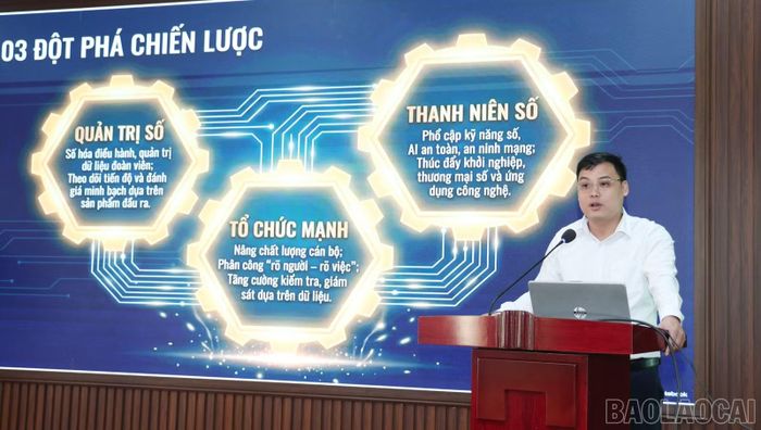 Thí sinh trình bày phần thi tại Kỳ thi lựa chọn nhân sự giới thiệu ứng cử chức danh Bí thư Tỉnh Đoàn Lào Cai, nhiệm kỳ 2025 - 2030.