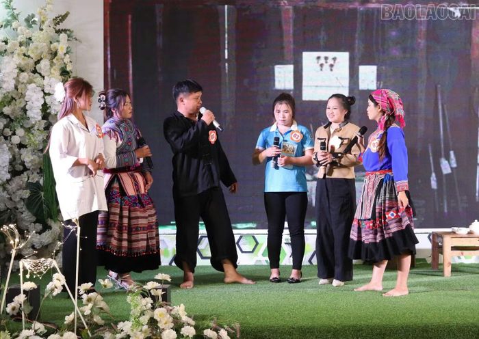 Thông qua các tiểu phẩm, thông điệp về hôn nhân, gia đình, sức khỏe sinh sản và bảo vệ phụ nữ, trẻ em được truyền tải gần gũi, dễ hiểu.
