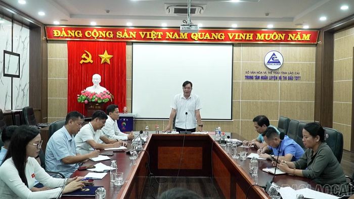 Ban Tổ chức họp rút kinh nghiệm sau buổi sơ duyệt, thống nhất các nội dung cần điều chỉnh, hoàn thiện trước ngày khai mạc Đại hội.
