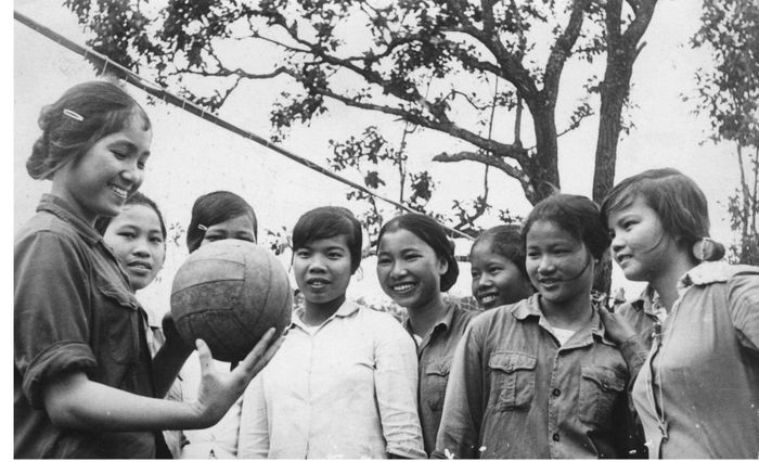 Đội bóng chuyền nữ thanh niên xung phong tại Nam Ban