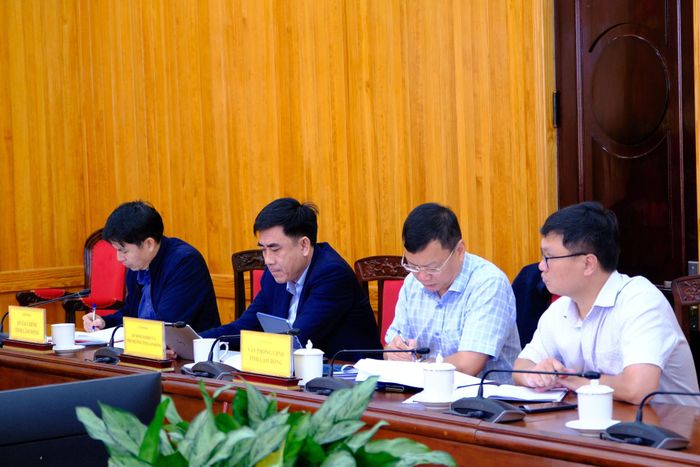 Đại diện lãnh đạo các sở, ngành tham dự buổi làm việc