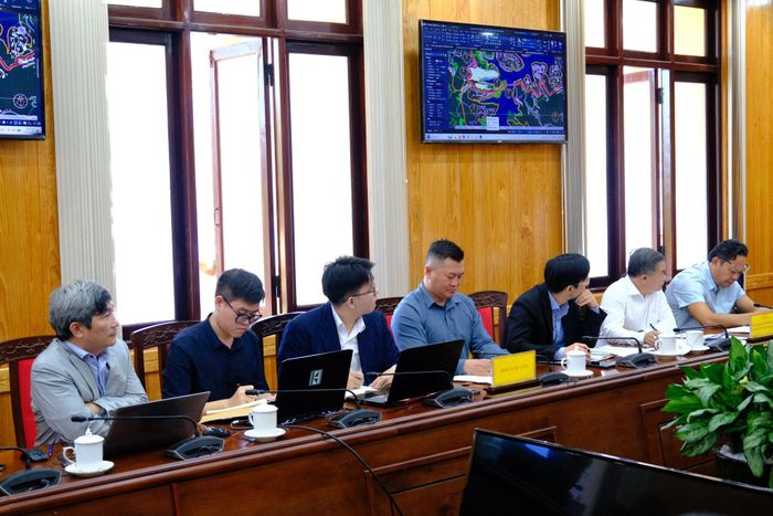 Đại diện lãnh đạo các sở, ngành, đơn vị tham dự buổi làm việc