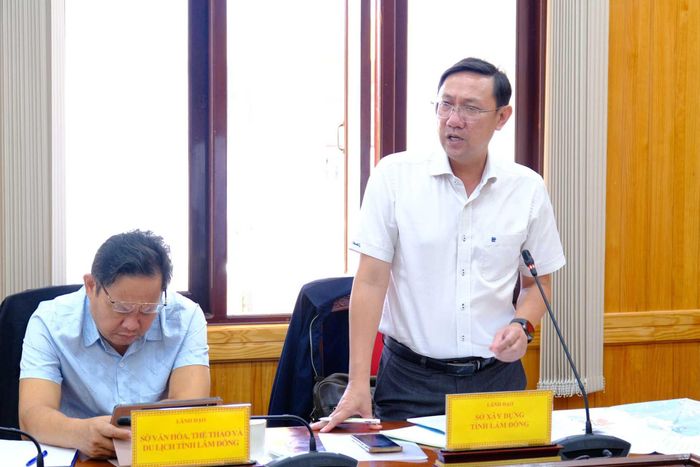Ông Bùi Trường Sơn, Phó Giám đốc Sở Xây dựng Lâm Đồng phát biểu tại buổi làm việc