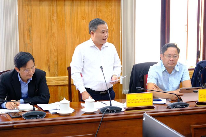 Ông Lê Nguyễn Hoàng, Giám đốc Ban Quản lý Khu du lịch quốc gia hồ Tuyền Lâm báo cáo tiến độ thực hiện quy hoạch