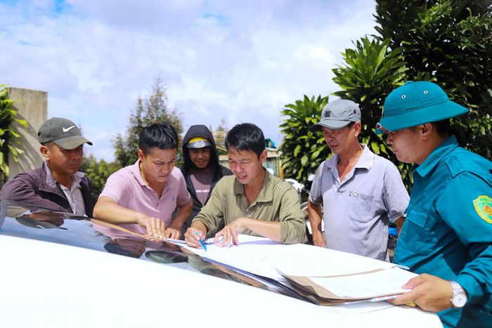 Các lực lượng chuyên môn tỉnh Lâm Đồng làm thủ tục thu hồi đất tại cao tốc Bảo Lộc - Liên Khương
