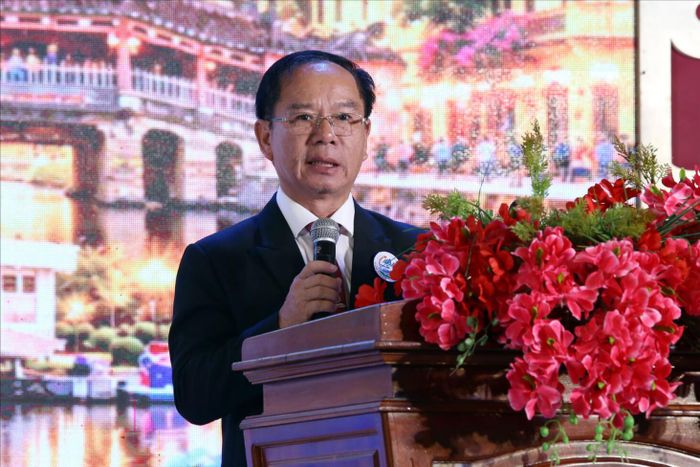 Tiến sĩ Hồ Trung Phước, nguyên Ủy viên Ban Thường vụ Tỉnh ủy, nguyên Trưởng Ban Tuyên giáo Tỉnh ủy, Chủ tịch Hội đồng hương TP Đà Nẵng tại Lâm Đồng nhiệm kỳ 2026 - 2031 phát biểu cảm ơn tại chương trình
