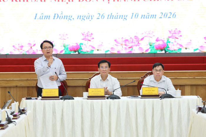 Đồng chí Đặng Hồng Sỹ, Phó Bí thư Thường trực Tỉnh ủy phát biểu tại hội nghị