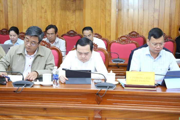 Lãnh đạo Văn phòng UBND tỉnh tham dự cuộc họp