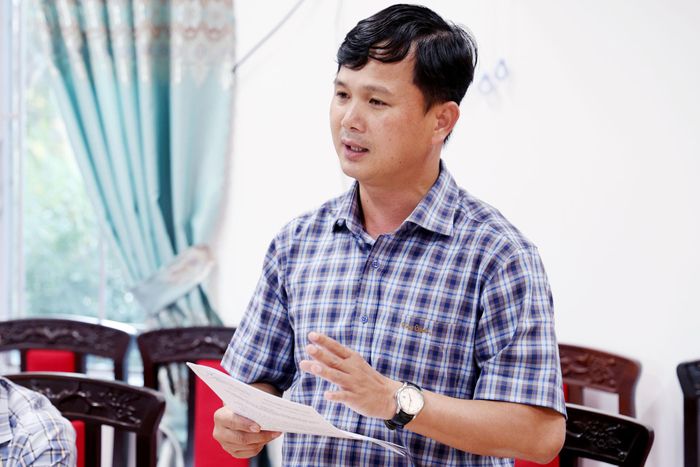 Bí thư Đảng ủy xã Quảng Sơn Châu Ngọc Lương trao đổi thêm một số nội dung liên quan đến quản lý, bảo vệ rừng