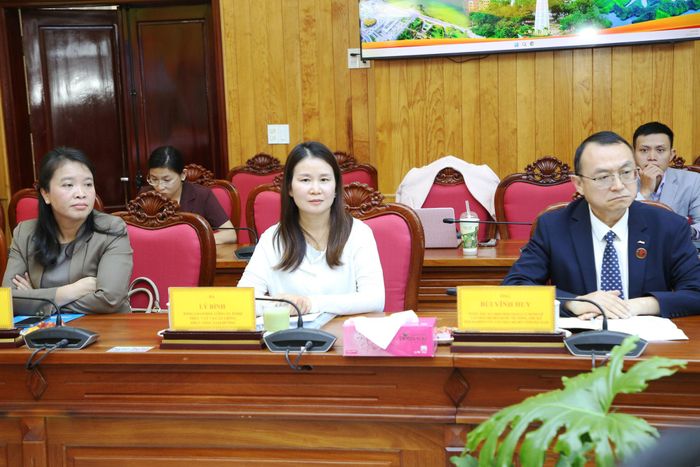 Các thành viên Đoàn doanh nghiệp tỉnh Hà Nam (Trung Quốc) tham dự buổi làm việc