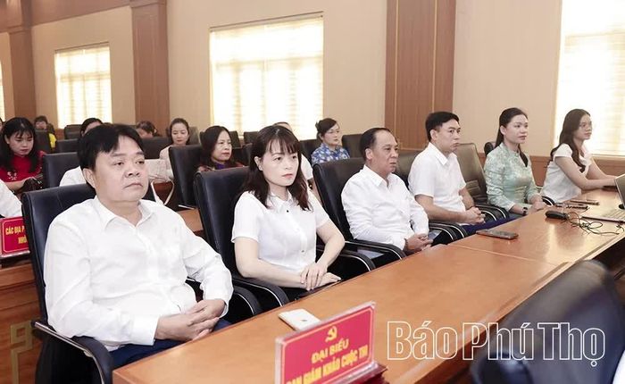 Các đại biểu dự hội nghị.