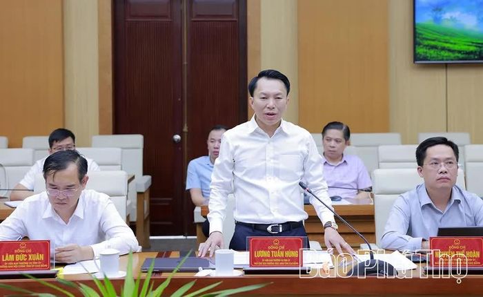 Đồng chí Phó Chủ tịch Thường trực UBND tỉnh Cao Bằng Lương Tuấn Hùng phát biểu tại buổi làm việc.