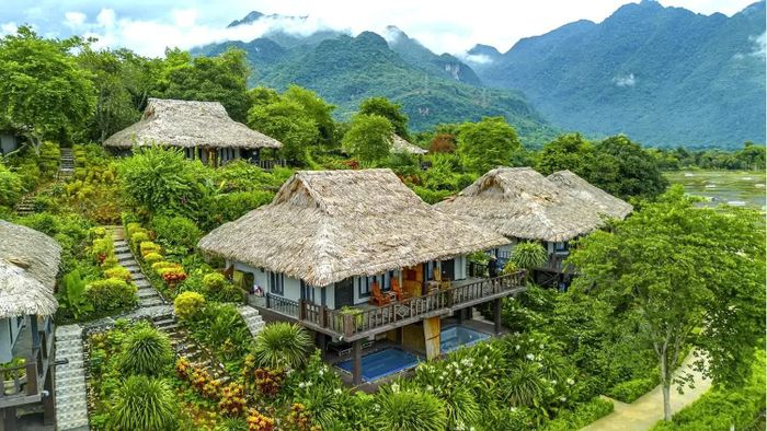 Mai Châu Ecolodge tạo việc làm và thu nhập thường xuyên cho đồng bào dân tộc thiểu số ở xã Mai Châu.