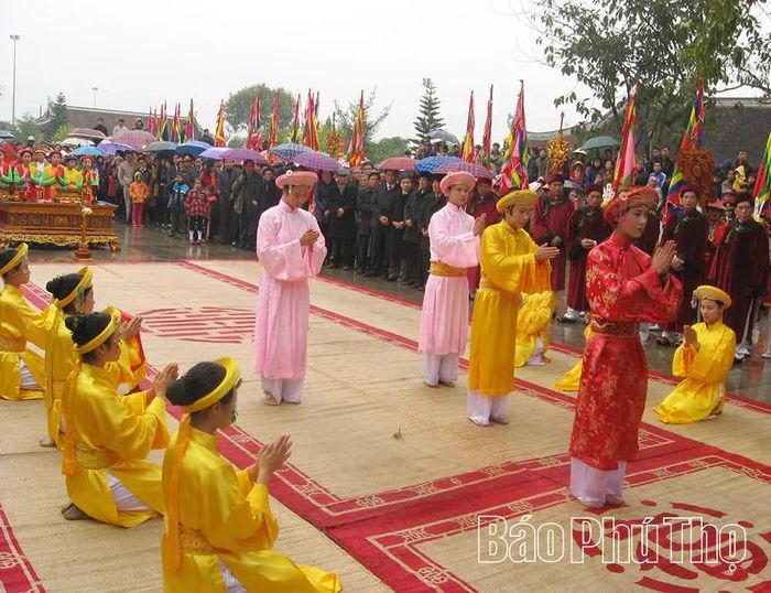 Nghi thức Tế Nữ quan tại Lễ hội Đền Mẫu Âu Cơ.