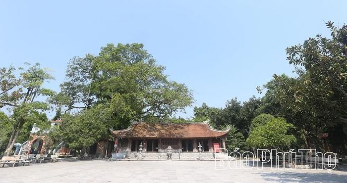 Đền Mẫu Âu Cơ là Di tích lịch sử - văn hóa quốc gia được xếp hạng từ năm 1991.