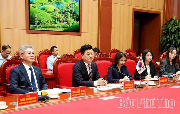 Các đại biểu tham dự hội đàm.
