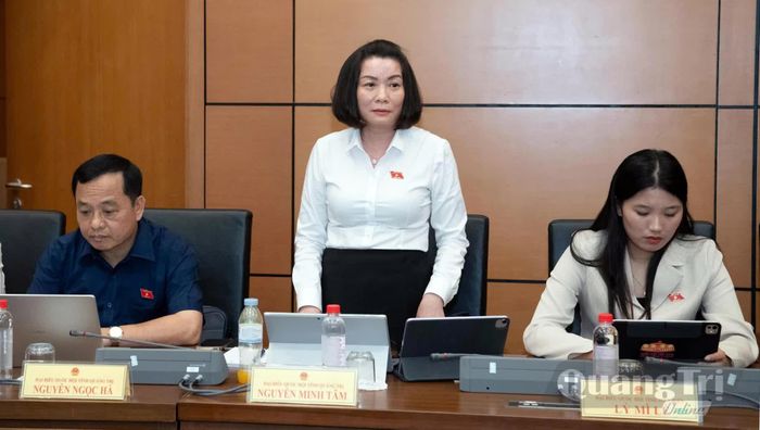 Đồng chí Nguyễn Minh Tâm, Phó trưởng đoàn chuyên trách Đoàn đại biểu Quốc hội tỉnh góp ý dự thảo Luật sửa đổi, bổ sung một số điều của Luật Phòng cháy, chữa cháy và cứu nạn, cứu hộ - Ảnh: C.T.V