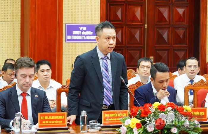 Đồng chí Nguyễn Việt Sơn, Thứ trưởng Bộ Công thương phát biểu tại buổi làm việc - Ảnh: N.L