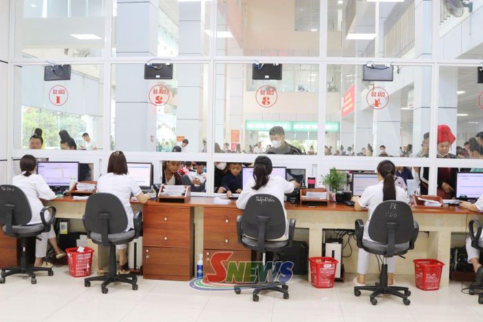 Thực hiện đăng ký khám, chữa bệnh tại Bệnh viện Đa khoa tỉnh.