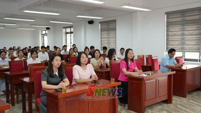 Các đại biểu tham dự lễ khai giảng lớp bồi dưỡng lý luận chính trị dành cho đảng viên mới khóa VI năm 2026