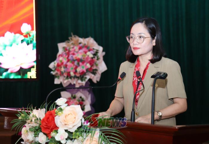 Lãnh đạo Trường Chính trị tỉnh Sơn La phát biểu tại khai giảng.