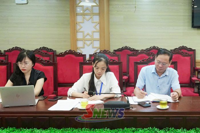 Các đại biểu dự cuộc làm việc.