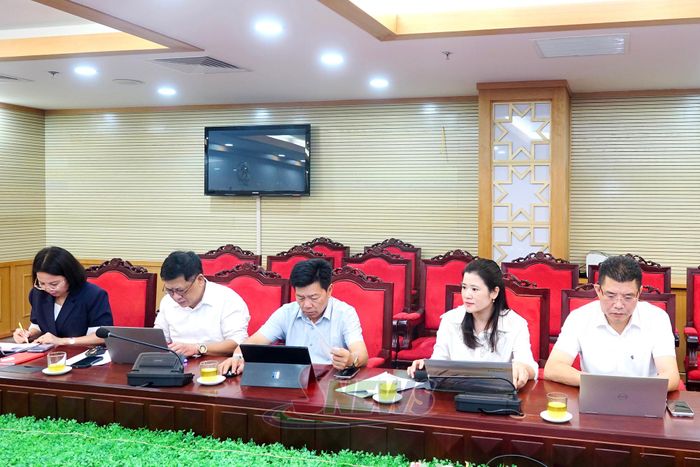 Các đại biểu dự họp.