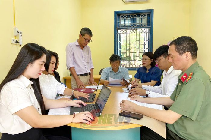 Sở Nội vụ tỉnh kiểm tra công tác lao động, an toàn, vệ sinh lao động tại Công ty CP Giầy Yên Châu.
