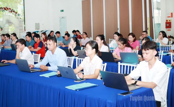 Hơn 140 cán bộ được tập huấn về thực hiện dân chủ ở cơ sở, công tác bình đẳng giới và quản lý nhà nước về thanh niên.