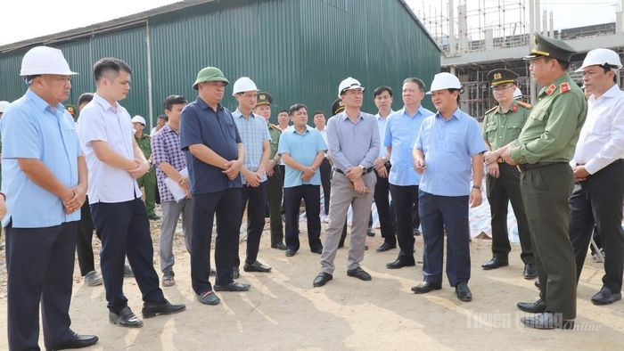 Bí thư Tỉnh ủy Hầu A Lềnh chỉ đạo chủ đầu tư, đơn vị thi công đẩy nhanh tiến độ Trường phổ thông nội trú liên cấp TH và THCS Bạch Đích.