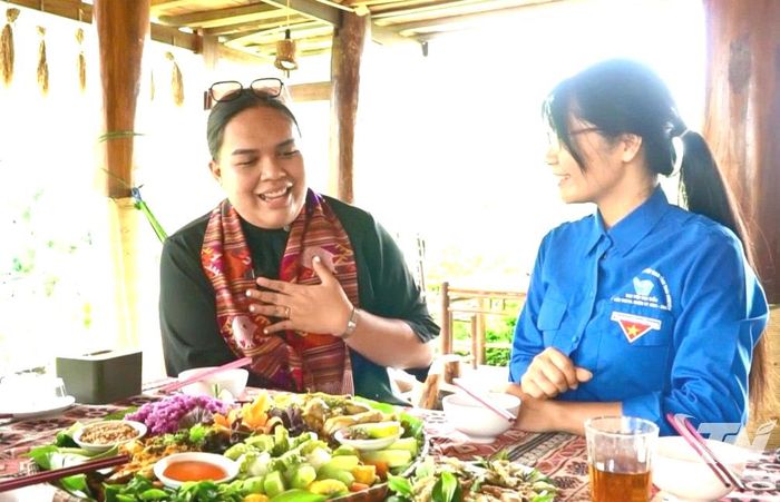 Ẩm thực sáng tạo từ lá chè mang đến trải nghiệm độc đáo cho du khách khi khám phá vùng chè Thái Nguyên.