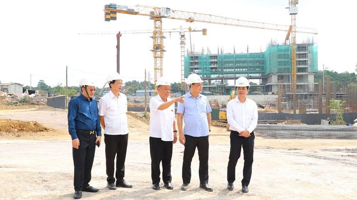 Đoàn kiểm tra Dự án NOXH TNG Việt Bắc, phường Tích Lương.