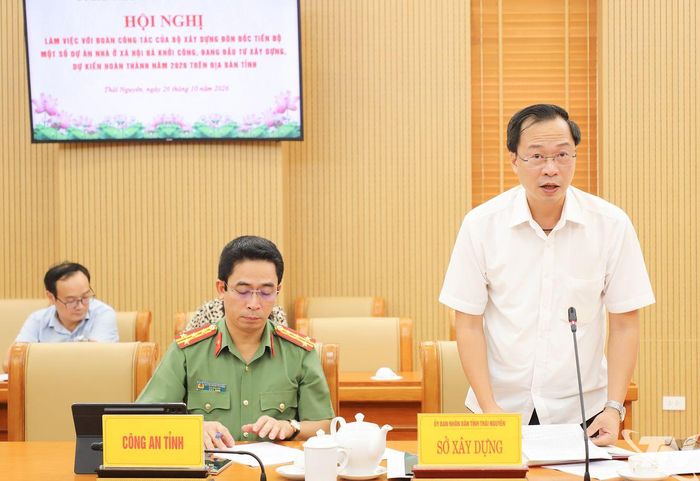 Đại diện Sở Xây dựng báo cáo tại Hội nghị.