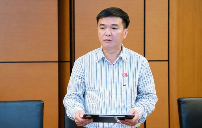 Đại biểu Hà Sỹ Huân, Phó Trưởng đoàn chuyên trách Đoàn đại biểu Quốc hội tỉnh Thái Nguyên, phát biểu thảo luận tại Tổ.